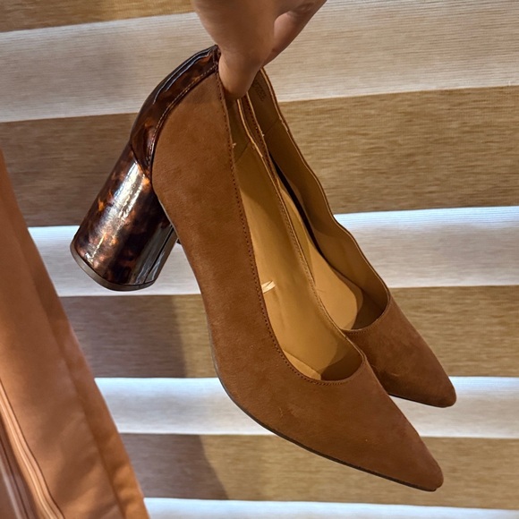 Ann Tayler Brown Block Heel Pumps - Picture 3 of 5